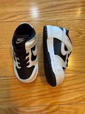 Nike Toddler Boys Black and White Velcro Sneaker Pair